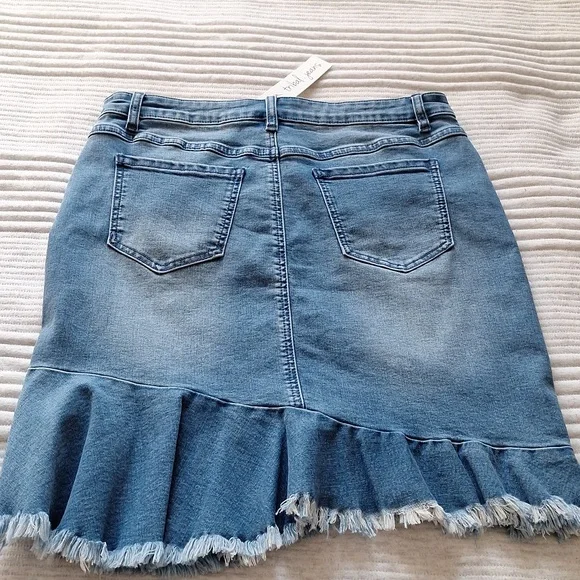 🆕️ [6] Tribal Jean  skirt - Picture 3 of 6